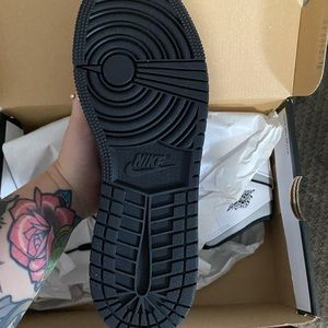 Air Jordans 1 Mid white shadow